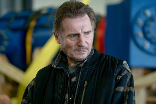 リーアム・ニーソン、『アイス・ロード』撮影で思わず弱音…？ 過酷な現場をふり返るインタビュー映像到着