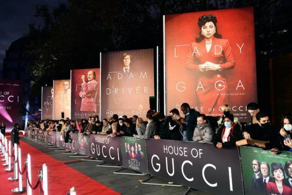 ガガ、GUCCI新作ドレスで降臨！『ハウス・オブ・グッチ』は「決して忘れることのない経験」