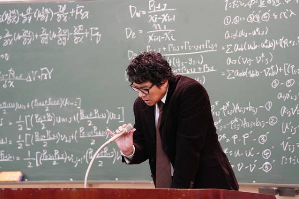 豊川悦司演じる工学者がもう一人の“僕”を作る目的とは？『弟とアンドロイドと僕』スリラー色満載の予告編