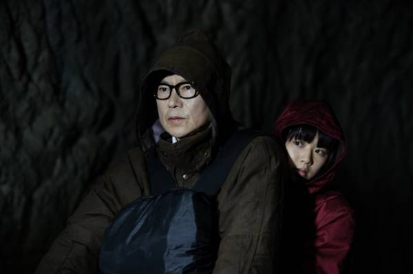 豊川悦司演じる工学者がもう一人の“僕”を作る目的とは？『弟とアンドロイドと僕』スリラー色満載の予告編