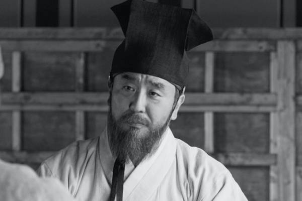 ソル・ギョング、“国家の忠臣”が異教徒として排除へ…『茲山魚譜』冒頭映像