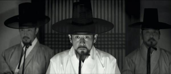 ソル・ギョング、“国家の忠臣”が異教徒として排除へ…『茲山魚譜』冒頭映像