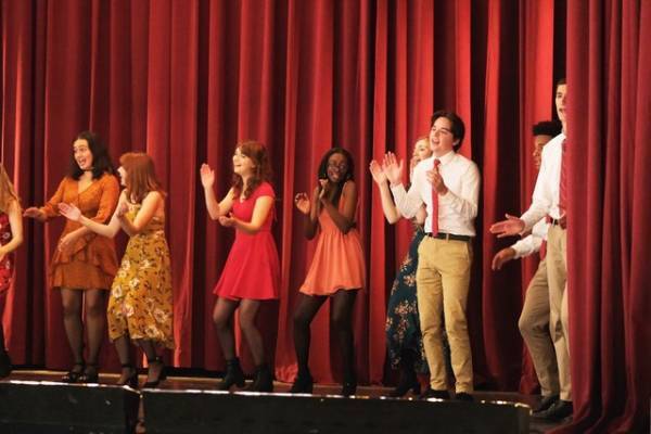 手話で「愛してる！」家族への愛が溢れる『コーダ』場面写真到着