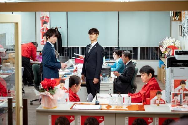 赤楚衛二、初共演・窪田正孝に褒められ笑顔『決戦は日曜日』新写真