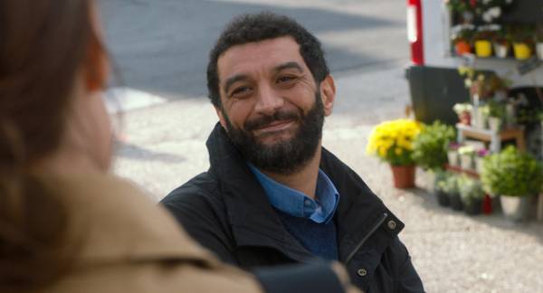 『ローラとふたりの兄』困った兄たちとその妻、現代っ子…個性豊かな登場人物に注目