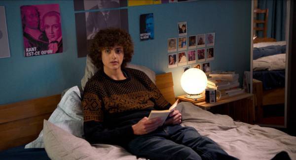 『ローラとふたりの兄』困った兄たちとその妻、現代っ子…個性豊かな登場人物に注目