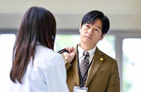 「最愛」6話、井浦新“加瀬”、パフェを頬張る姿に「大優勝」の声…梨央と優を抱きしめる“3人ハグ”にも感動