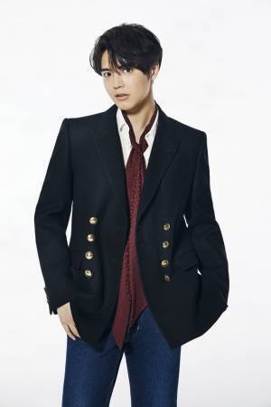 斎藤工×片寄涼太の特別写真展が実現『昨日より赤く明日より青く』「COYOTE」主題歌が縁