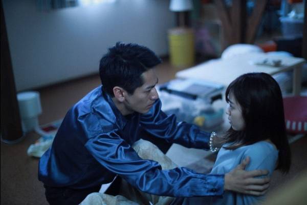 「言霊荘」第7話、憑依される西野七瀬“コトハ”に「演技力えぐい」など絶賛の声、直後の“ポスターガイスト”にも恐怖の声続出