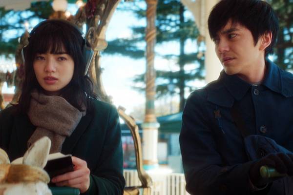 小松菜奈は絶叫マシンが苦手!? 『恋する寄生虫』遊園地デート裏側公開