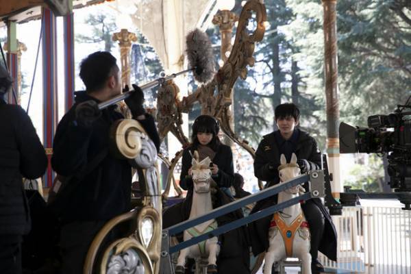 小松菜奈は絶叫マシンが苦手!? 『恋する寄生虫』遊園地デート裏側公開