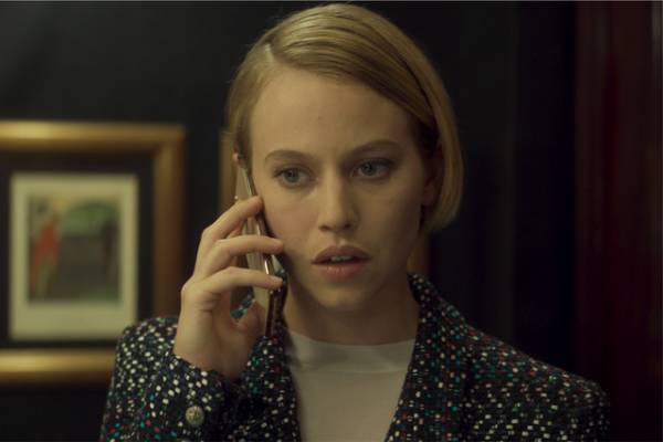 劇中のショッキングな出来事も示唆…『ブラックボックス』ヴィヴィッドなポスタービジュアル