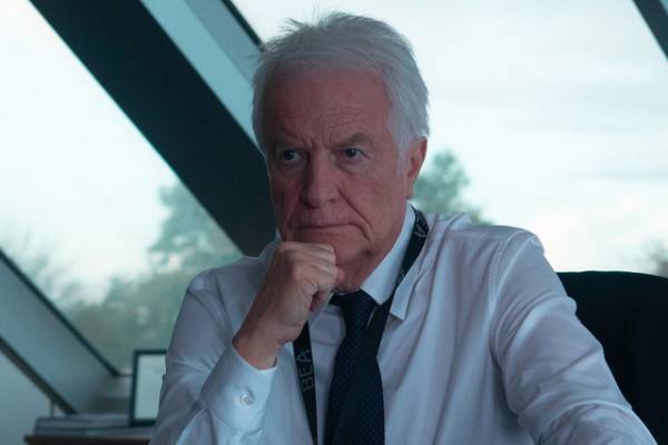 劇中のショッキングな出来事も示唆…『ブラックボックス』ヴィヴィッドなポスタービジュアル