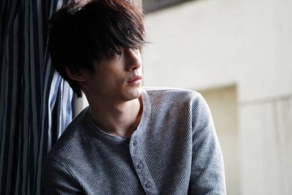 小松菜奈＆坂口健太郎、幸せな日常を写し出す『余命10年』場面写真