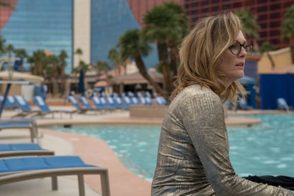 ジュリアン・ムーア、「女性キャラクターを丁寧に描き出す」『グロリア』監督を称賛