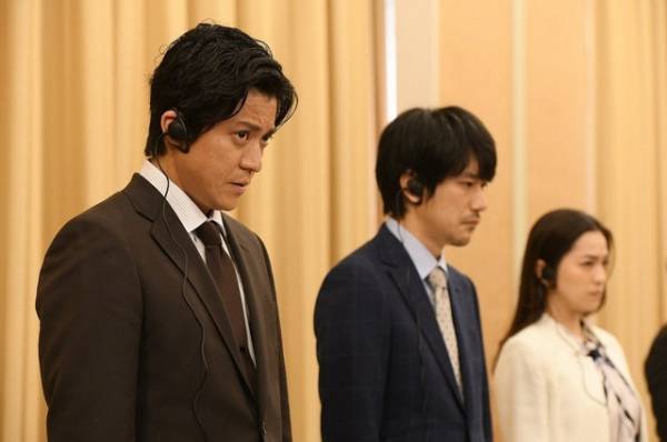 「日本沈没」8話 石橋蓮司“里城”、国民の命運を賭ける姿に「胸熱展開」の声、東山総理との抱擁シーンにも感動の声溢れる