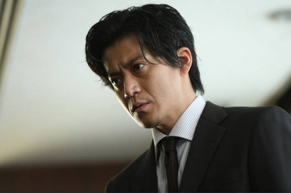 「日本沈没」8話 石橋蓮司“里城”、国民の命運を賭ける姿に「胸熱展開」の声、東山総理との抱擁シーンにも感動の声溢れる