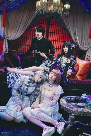 DAOKO＆モトーラ世理奈が『xxxHOLiC』出演、特報＆蜷川監督撮りおろし特写も到着