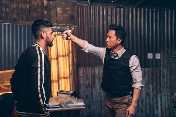 “刑事”ドニー・イェンが敵アジトで銃撃戦！『レイジング・ファイア』本編映像