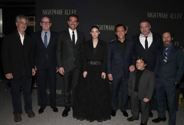 ギレルモ・デル・トロ監督「時代の不安が反映されている」新作『ナイトメア・アリー』プレミア