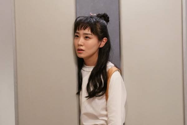 西野七瀬“黒島”＆横浜流星“どーやん”の手つなぎシーン「あな番」金ローSP場面カット到着