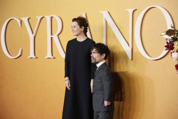 ピーター・ディンクレイジ、映画賞に続々ノミネートは「とても嬉しい」『シラノ』UKプレミア