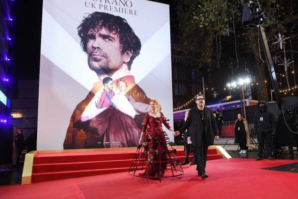 ピーター・ディンクレイジ、映画賞に続々ノミネートは「とても嬉しい」『シラノ』UKプレミア