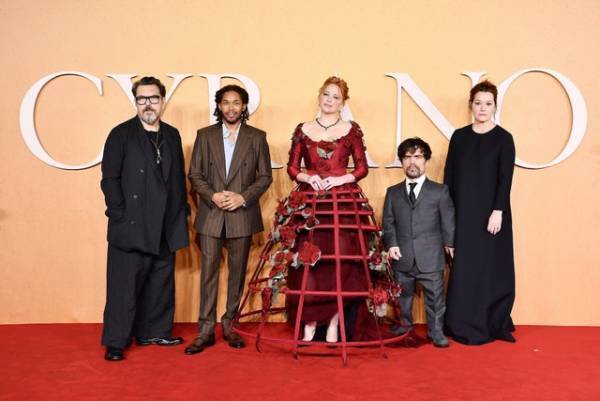 ピーター・ディンクレイジ、映画賞に続々ノミネートは「とても嬉しい」『シラノ』UKプレミア