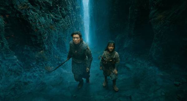 中国168億円のメガヒット！現実と虚構が入り交じる『ゴッドスレイヤー 神殺しの剣』公開