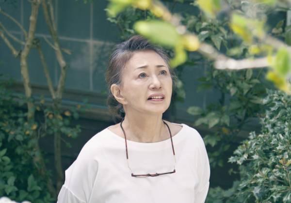 加賀まりこ、ズバズバとモノ言う占い師がハマり役『梅切らぬバカ』本編映像