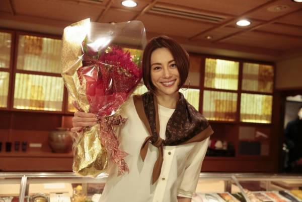 「ドクターX」米倉涼子が涙のクランクアップ「私の中で“不滅のドラマ”」