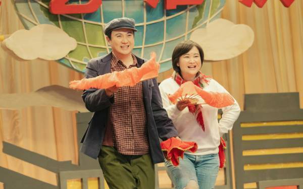 ジア・リン、監督＆主演俳優としての表情捉えた『こんにちは、私のお母さん』メイキング映像