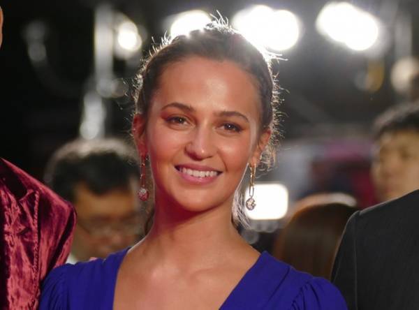 カンヌで絶賛！ジャスティン・チョン×アリシア・ヴィキャンデル共演『ブルー・バイユー』公開