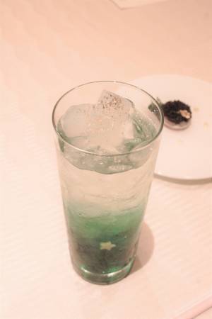 【ディズニー】プレゼントボックスに見立てたデザートプレートがかわいい！大人気ホテルのXmasメニューを紹介