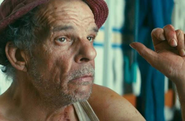 団地の中で宇宙遊泳？ 夢と現実が入り乱れる『GAGARINE／ガガーリン』シーン写真