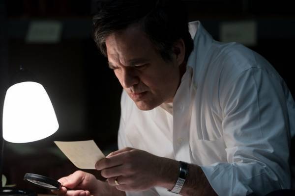 マーク・ラファロ、トッド・ヘインズ監督に「長電話で説得した」『ダーク・ウォーターズ』“前日譚”語るインタビュー映像