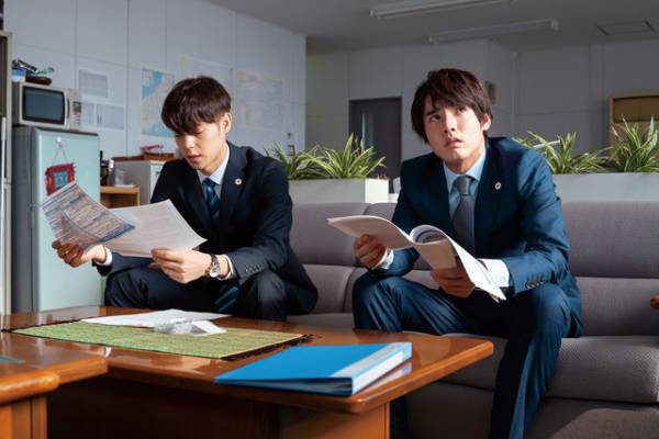 “私設秘書”窪田正孝の苦労は絶えない…令嬢の戸別訪問映像『決戦は日曜日』