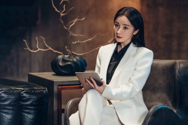 異世界のクリーチャーや赤髪鬼が降臨『ゴッドスレイヤー 神殺しの剣』予告編