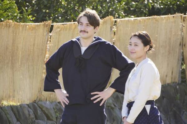 二宮和也、“思い人”愛希れいかに優しげな表情「潜水艦カッペリーニ号の冒険」場面写真