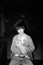 永瀬廉、猫を抱く2ショットがパンフ表紙に『真夜中乙女戦争』フィルム写真公開