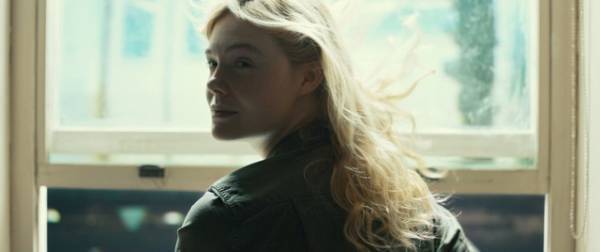 父の“幻想”と娘の“現実”が交錯する…ハビエル・バルデム×エル・ファニング『選ばなかったみち』新場面写真