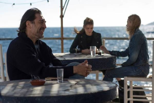 父の“幻想”と娘の“現実”が交錯する…ハビエル・バルデム×エル・ファニング『選ばなかったみち』新場面写真