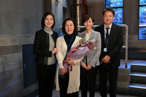 天海祐希×菜々緒の取り調べシーンに注目！ 今夜放送「緊急取調室」SPクランクアップ写真公開