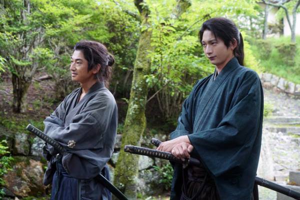 「幕末相棒伝」、佐藤隆太“伊東甲子太郎”のある行動に「また今回も」「既視感が」などネットざわめく、永山瑛太と向井理には「ハマり役」の評価も