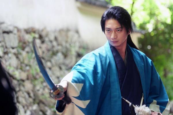 「幕末相棒伝」、佐藤隆太“伊東甲子太郎”のある行動に「また今回も」「既視感が」などネットざわめく、永山瑛太と向井理には「ハマり役」の評価も