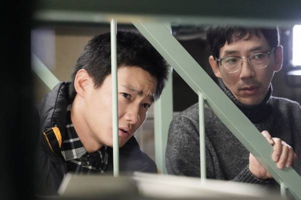 黒木華主演「ゴシップ」野村周平＆石井杏奈ら“ニュースサイト”編集部の場面写真解禁