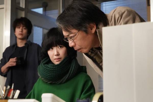 黒木華主演「ゴシップ」野村周平＆石井杏奈ら“ニュースサイト”編集部の場面写真解禁