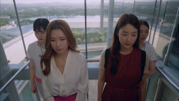 “週末ドラマの女王”ハン・ジヘ主演「黄金の庭」愛憎渦巻くスリリングな場面写真