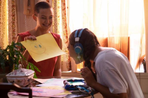 ケイト・ハドソン、“音楽”と愛に満ちた『ライフ・ウィズ・ミュージック』予告編＆WEB限定ビジュアル解禁