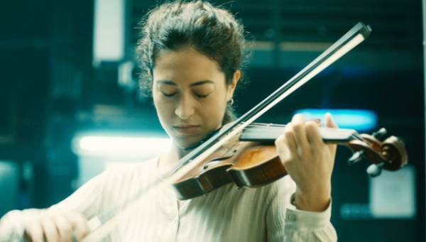 紛争地のヴァイオリニスト、命がけの練習風景『クレッシェンド 音楽の架け橋』本編映像